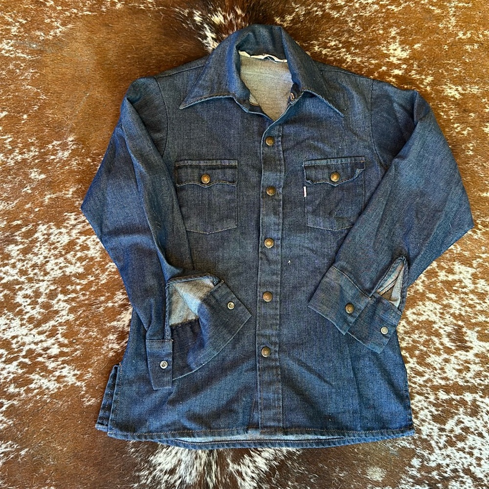Vintage Levi’s denim snap shirt